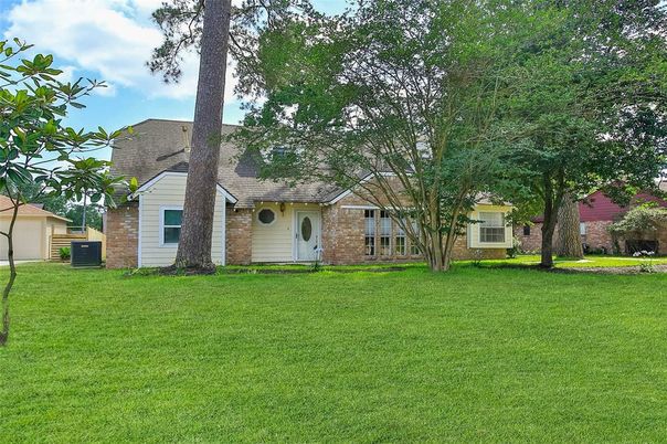 Backyard, Exterior, Facade, Brick Facade, Cape Cod