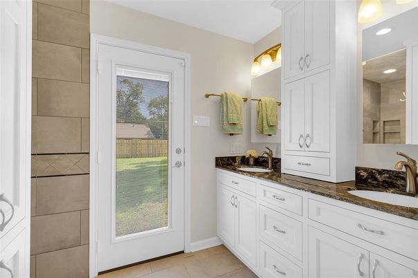 Bathroom, Dual Sink Vanities, Interior