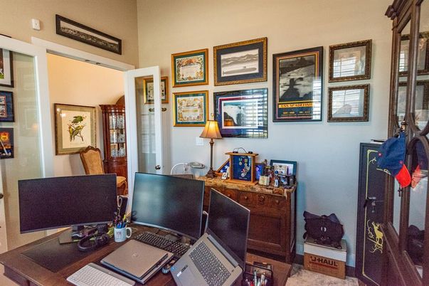 Home Office, Interior