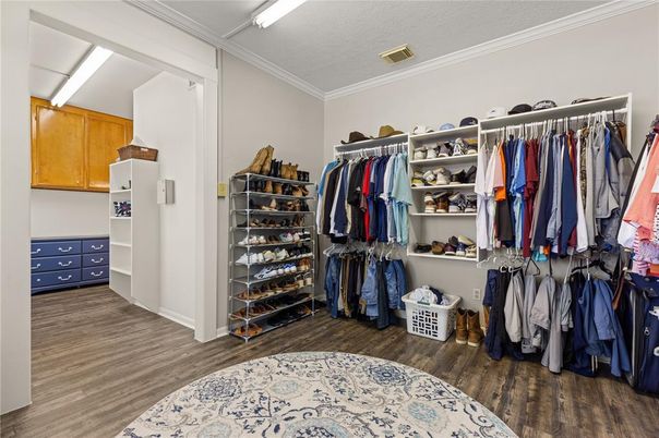 Interior, Walk-in Closets, Wood Texture Flooring
