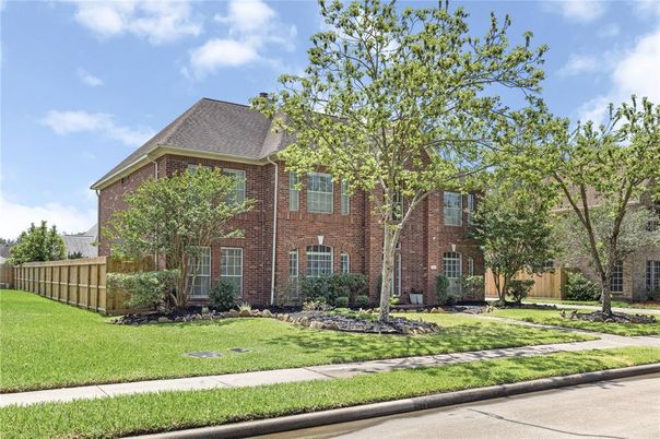 Exterior, Facade, Brick Facade, French Provincial