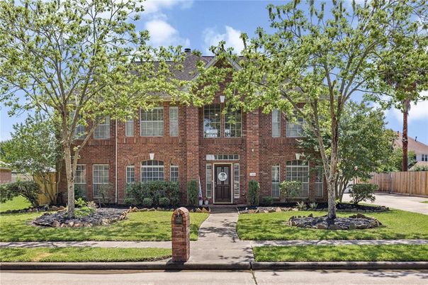 Exterior, Facade, Brick Facade, Georgian