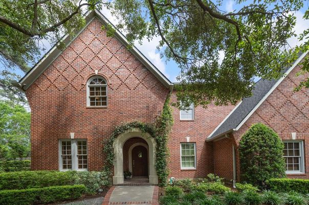 Exterior, Facade, Brick Facade, Brick Traditional