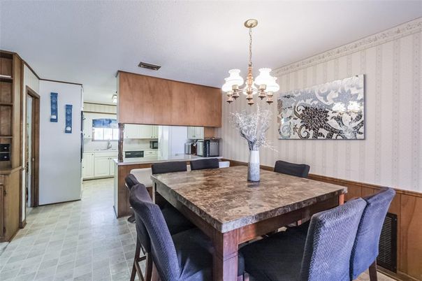 Chandelier, Dining room, Interior, Kitchen, Stainless Steel Appliances