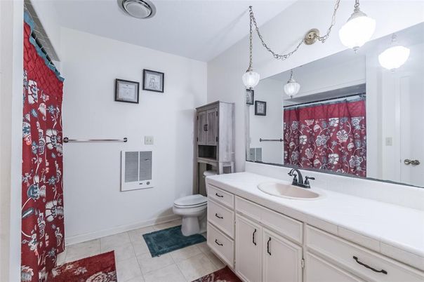 Bathroom, Interior, Pendant Lights, Tile Countertops