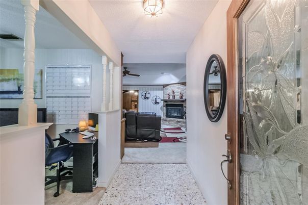 Home Office, Interior