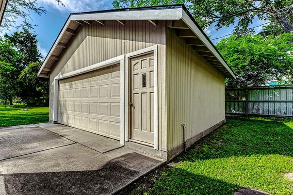 Detached Garage, Exterior