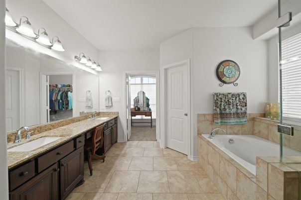 Bathroom, Dual Sink Vanities, Interior