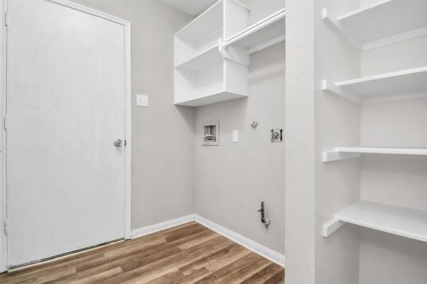 Interior, Walk-in Closets, Wood Texture Flooring