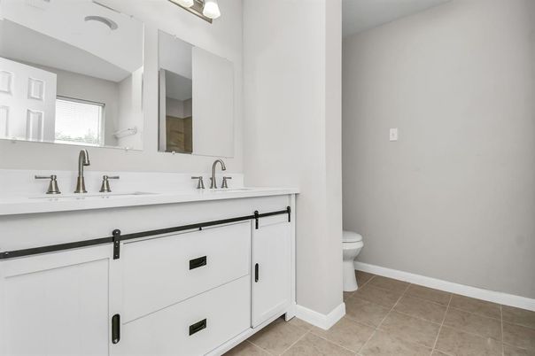 Bathroom, Dual Sink Vanities, Interior