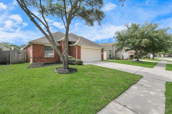 Attached, Exterior, Facade, Brick Facade, Ranch