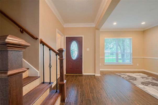 Interior, Recessed Lighting, Wood Texture Flooring