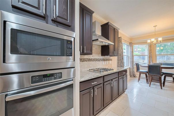Chandelier, Dining room, Interior, Kitchen, Pendant Lights, Stainless Steel Appliances