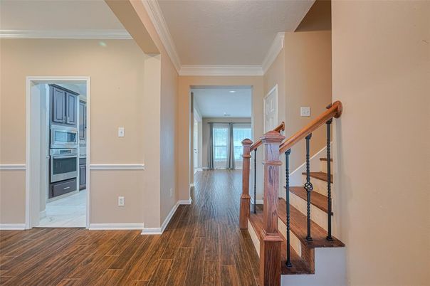 Interior, Recessed Lighting, Wood Texture Flooring