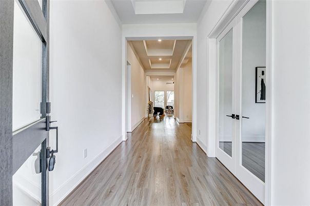 Interior, Recessed Lighting, Wood Texture Flooring