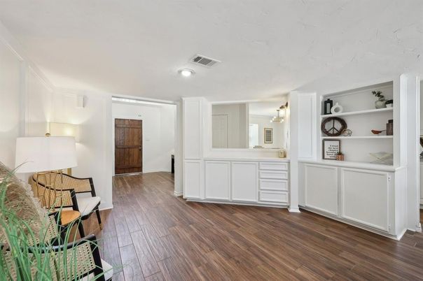 Interior, Recessed Lighting, Wood Texture Flooring