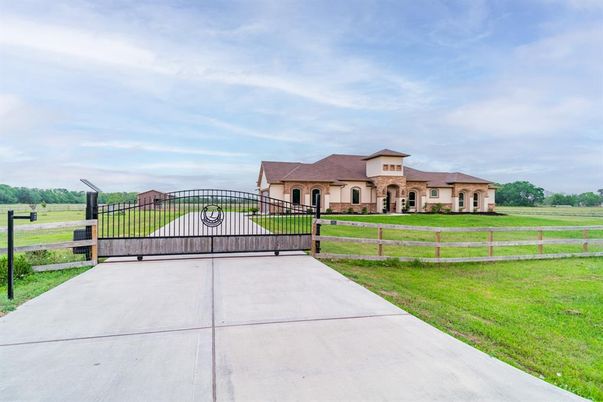 Backyard, Exterior, Facade, French Provincial