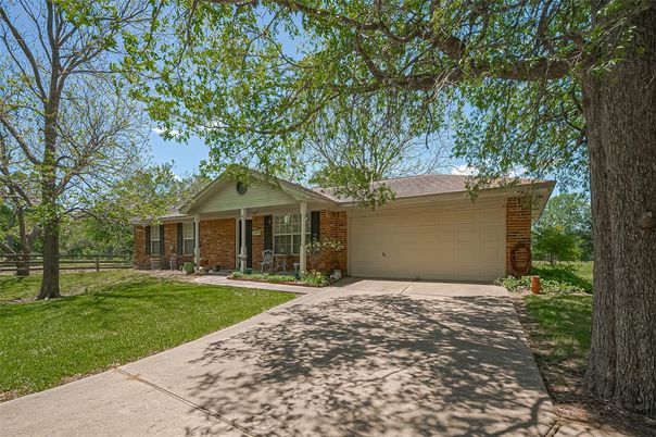 Attached, Exterior, Facade, Brick Facade, Ranch
