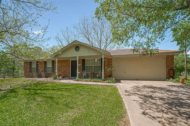 Attached, Exterior, Facade, Brick Facade, Ranch