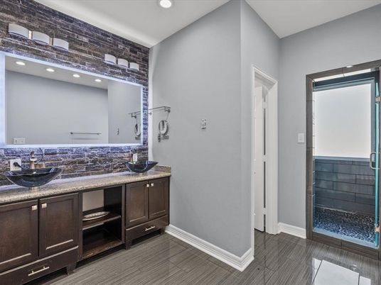Bathroom, Dual Sink Vanities, Interior, Recessed Lighting