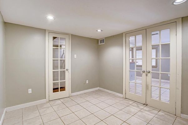 Empty room, Interior, Recessed Lighting