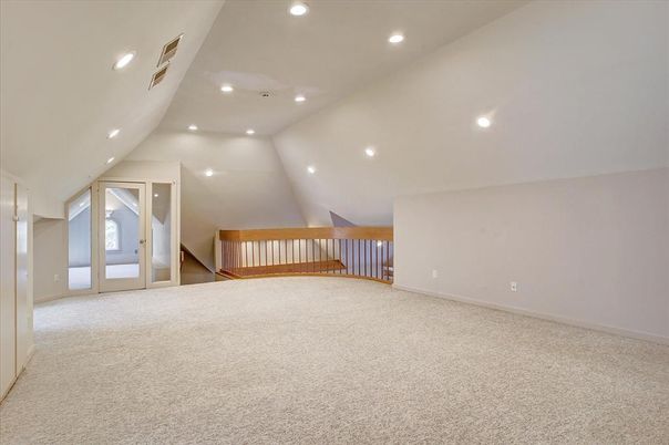 Empty room, Interior, Recessed Lighting