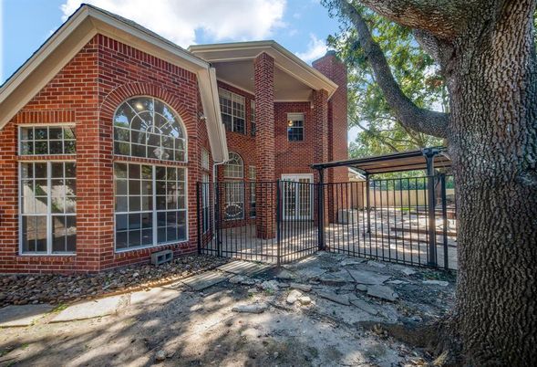 Exterior, Facade, Brick Facade, Brick Traditional
