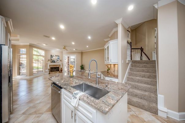 Fireplace, Interior, Kitchen, Recessed Lighting