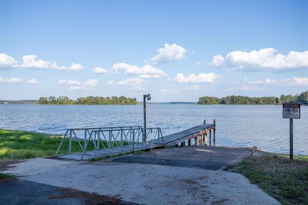 Exterior, Lake