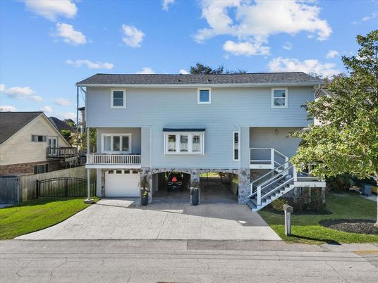 Attached, Exterior, Facade, Raised Ranch