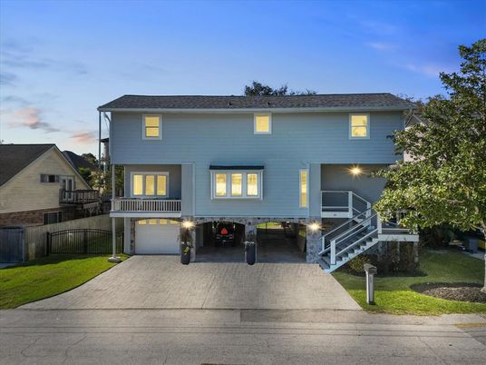 Attached, Exterior, Facade, Raised Ranch