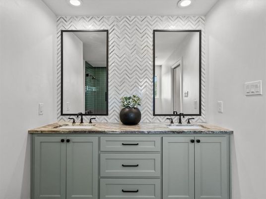 Bathroom, Dual Sink Vanities, Interior, Recessed Lighting
