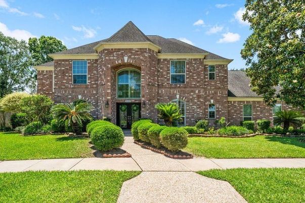 Exterior, Facade, Brick Facade, French Provincial