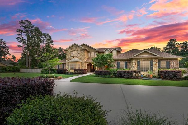 Backyard, Exterior, Facade, Brick Facade, Brick Traditional