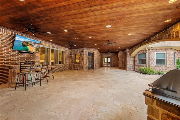 Exterior, Recessed Lighting, Stone Walls
