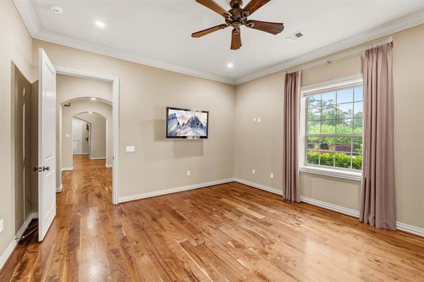 Empty room, Interior, Recessed Lighting, Wood Texture Flooring