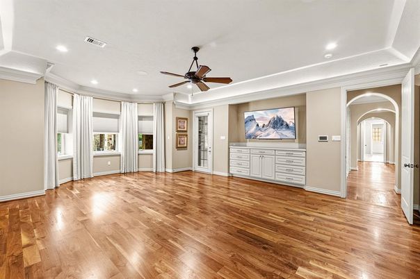 Empty room, Interior, Recessed Lighting, Wood Texture Flooring