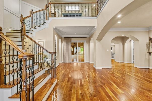 Interior, Recessed Lighting, Wood Texture Flooring