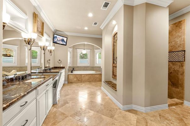 Bathroom, Dual Sink Vanities, Interior, Recessed Lighting
