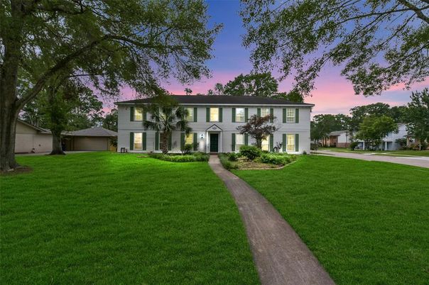 Attached, Backyard, Exterior, Facade, Georgian
