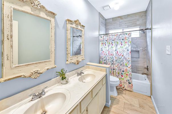 Bathroom, Dual Sink Vanities, Interior