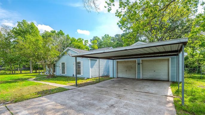 Backyard, Detached Garage, Exterior