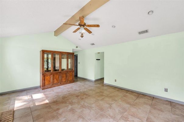 Empty room, Interior, Wooden Beams