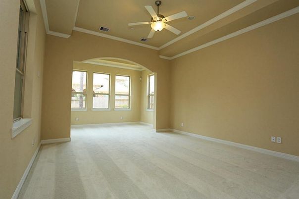Empty room, Interior