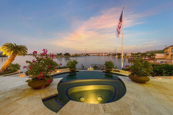 Exterior, Lake, Pool