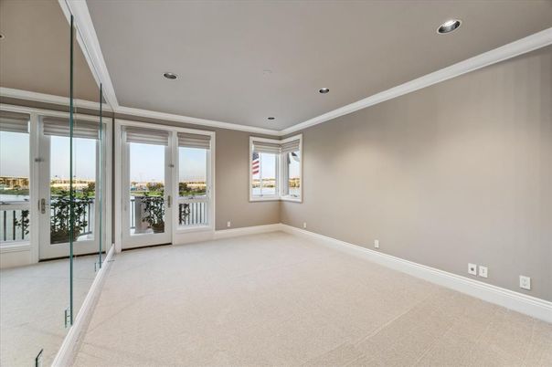 Empty room, Interior, Recessed Lighting
