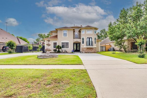 Backyard, Exterior, Facade, French Provincial