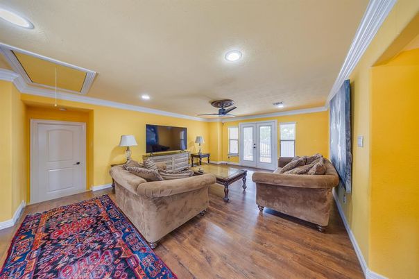 Interior, Living room, Recessed Lighting, Wood Texture Flooring