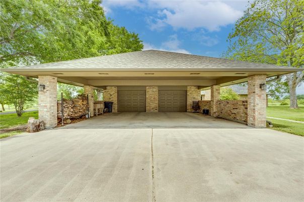 Backyard, Exterior, Facade, Brick Facade, Ranch