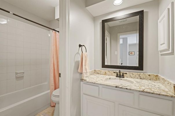Bathroom, Interior, Recessed Lighting